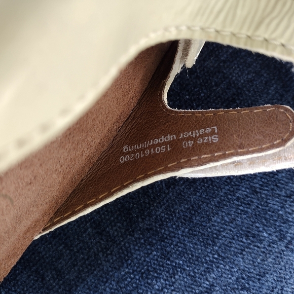 Dansko Janie Ivory Leather Medallion Buttons Slides Sandals Size 40 EU 9 US - Picture 7 of 7